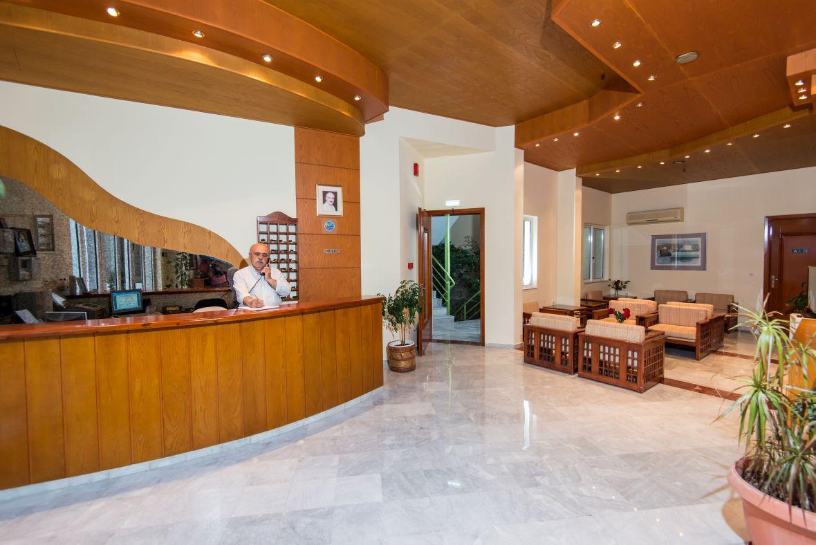 Daisy Hotel Apartments Rethymno  ภายนอก รูปภาพ