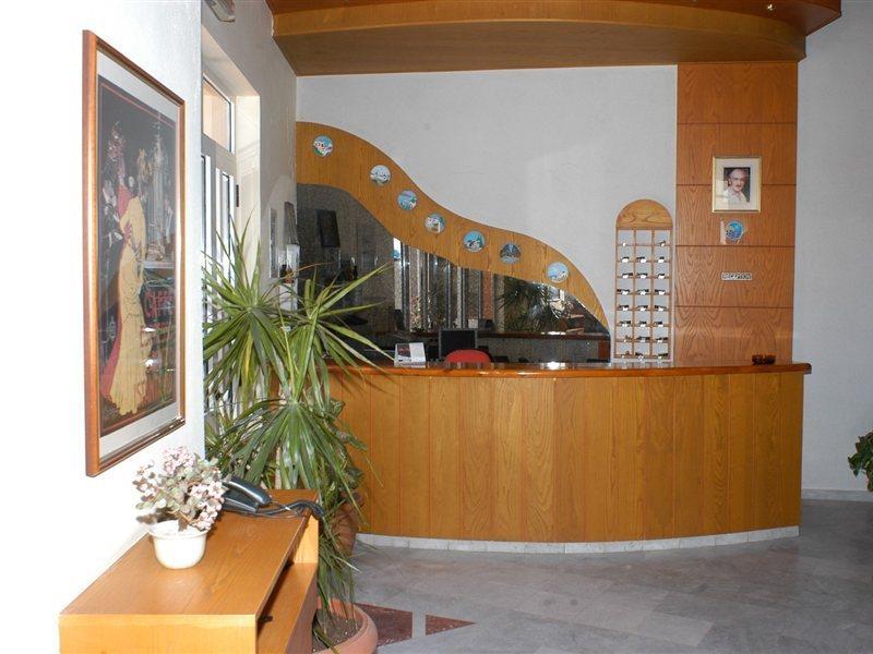 Daisy Hotel Apartments Rethymno  ภายนอก รูปภาพ